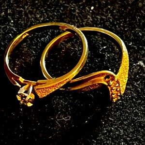 10k Gold Ring Set With Diamond Chips sz 5